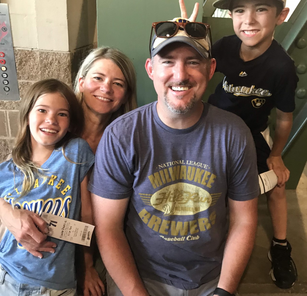 thumbnail_Liz-Russell-Family